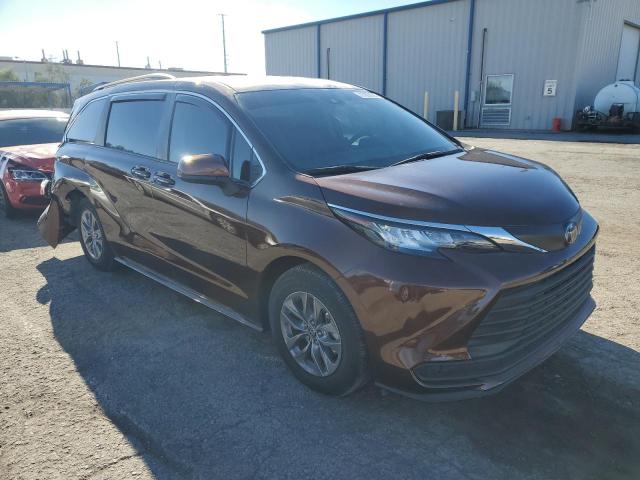 5TDKRKEC6MS011827 - 2021 TOYOTA SIENNA LE BROWN photo 4