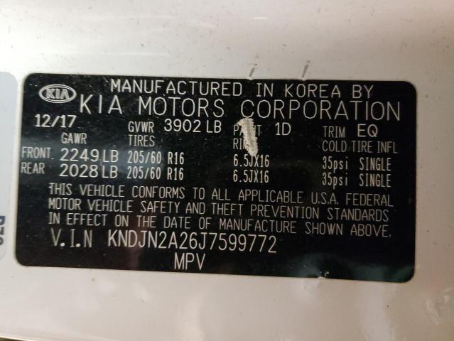 KNDJN2A26J7599772 - 2018 KIA SOUL WHITE photo 12