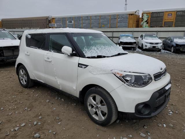 KNDJN2A26J7599772 - 2018 KIA SOUL WHITE photo 4