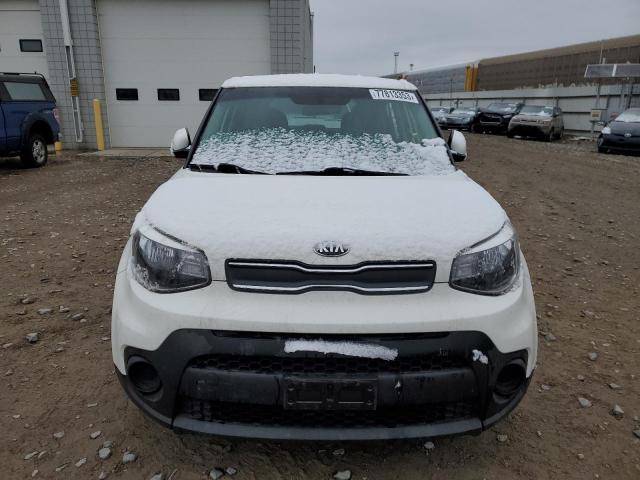 KNDJN2A26J7599772 - 2018 KIA SOUL WHITE photo 5