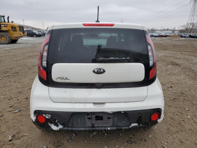 KNDJN2A26J7599772 - 2018 KIA SOUL WHITE photo 6