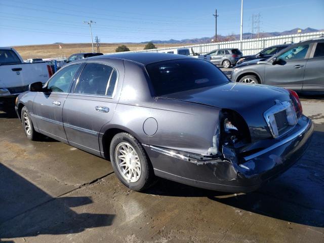 1LNFM82W7WY631140 - 1998 LINCOLN TOWN CAR SIGNATURE GRAY photo 2