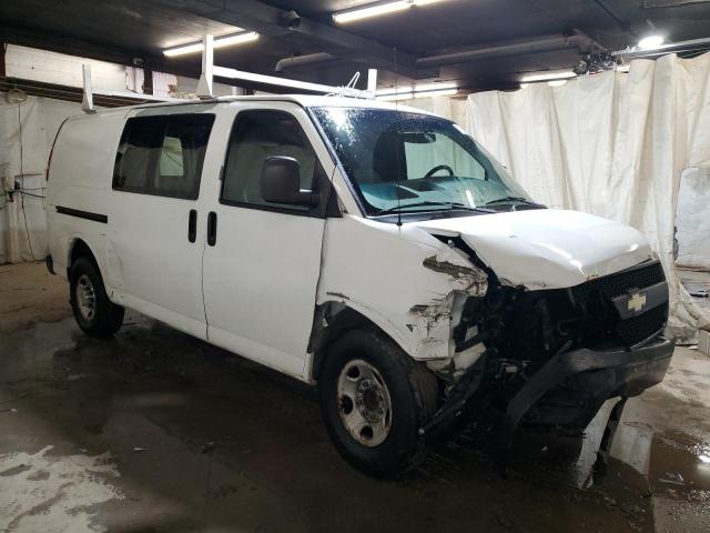 1GCWGFCA5B1186726 - 2011 CHEVROLET EXPRESS G2 WHITE photo 4