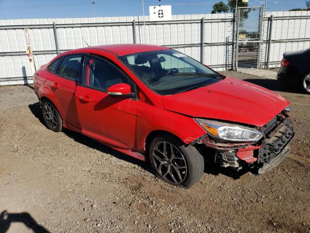 1FADP3F2XGL395696 - 2016 FORD FOCUS SE RED photo 4