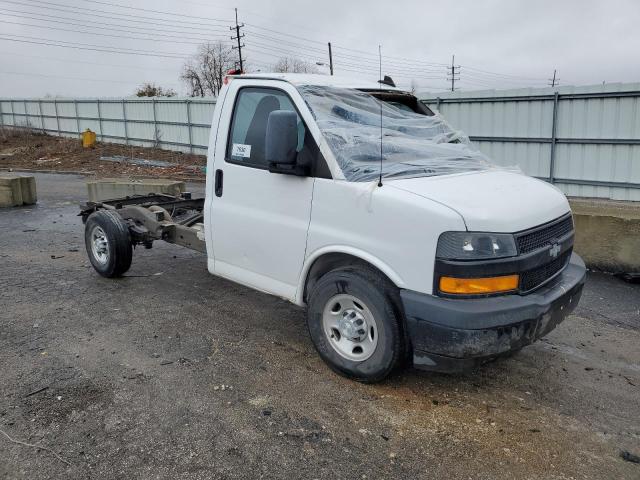 1GB0GRFG3J1220219 - 2018 CHEVROLET EXPRESS G3 WHITE photo 4