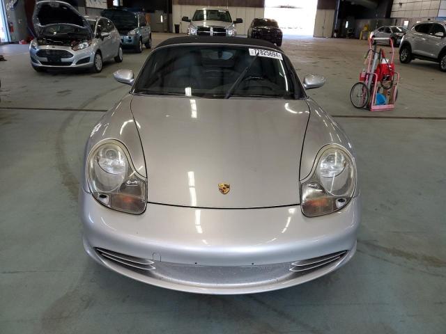 WP0CA29893U621586 - 2003 PORSCHE BOXSTER SILVER photo 5