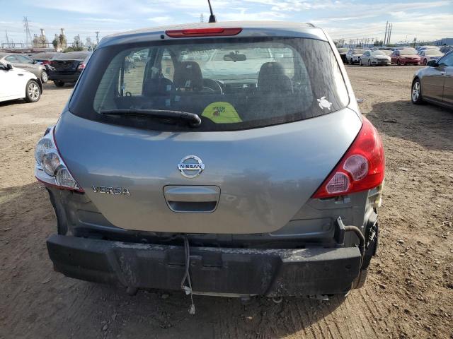 3N1BC13E28L447735 - 2008 NISSAN VERSA S GRAY photo 6