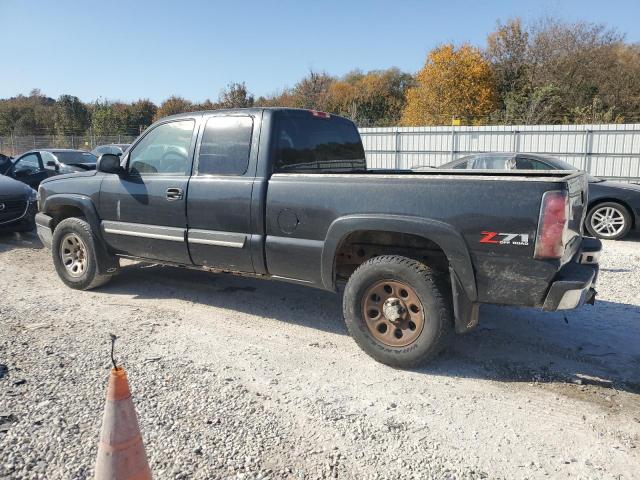 1GCEK19B65E216987 - 2005 CHEVROLET SILVERADO K1500 BLACK photo 2