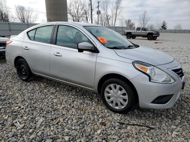 3N1CN7AP5JL805812 - 2018 NISSAN VERSA S SILVER photo 4