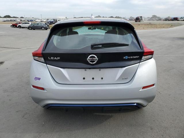 1N4AZ1CP4JC307900 - 2018 NISSAN LEAF S SILVER photo 6