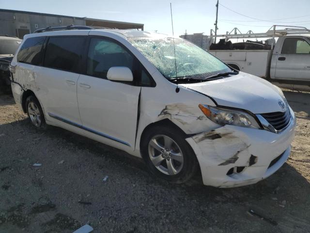 5TDKK3DC9DS348679 - 2013 TOYOTA SIENNA LE WHITE photo 4