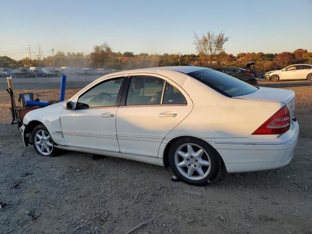 WDBRF81J34F490348 - 2004 MERCEDES-BENZ C 240 4MATIC WHITE photo 2