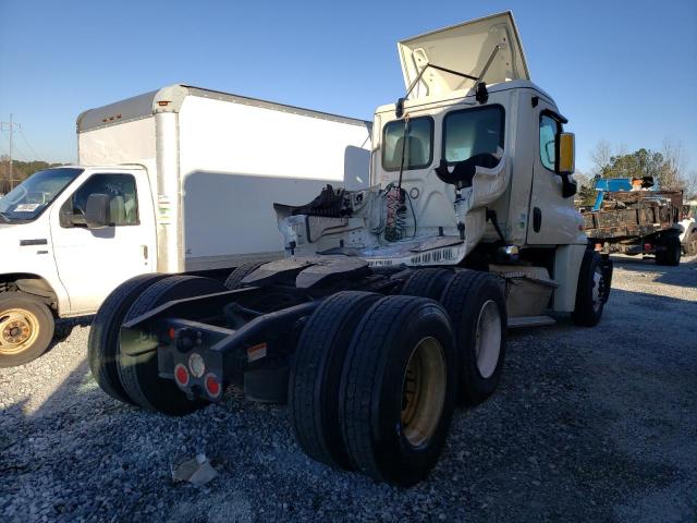 3AKJGEDVXKSKL2252 - 2019 FREIGHTLINER CASCADIA 1 WHITE photo 4