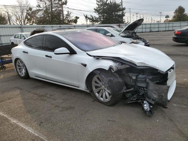 5YJSA1E21JF260318 - 2018 TESLA MODEL S WHITE photo 4