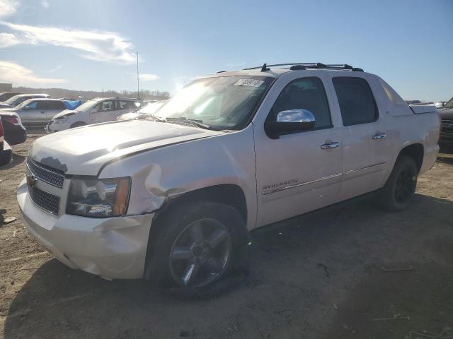 3GNTKGE71CG120385 - 2012 CHEVROLET AVALANCHE LTZ WHITE photo 1