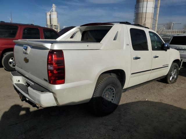 3GNTKGE71CG120385 - 2012 CHEVROLET AVALANCHE LTZ WHITE photo 3