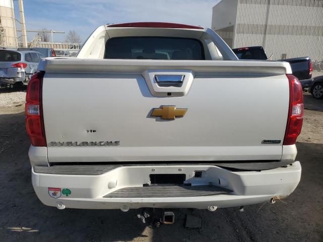 3GNTKGE71CG120385 - 2012 CHEVROLET AVALANCHE LTZ WHITE photo 6