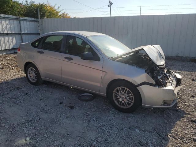 1FAHP35N49W258235 - 2009 FORD FOCUS SE SILVER photo 4