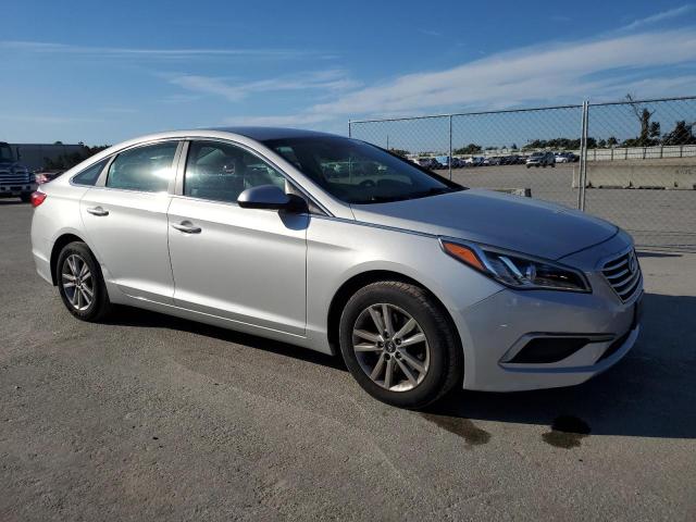 5NPE24AF8GH291080 - 2016 HYUNDAI SONATA SE SILVER photo 4