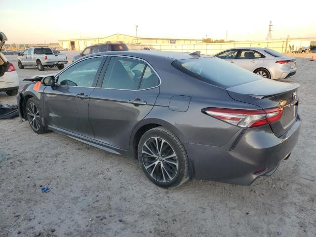 4T1B11HK1JU018451 - 2018 TOYOTA CAMRY L GRAY photo 2