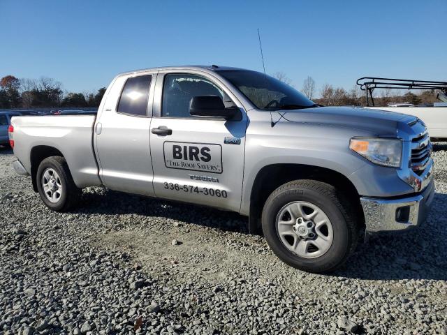 5TFUW5F1XHX675919 - 2017 TOYOTA TUNDRA DOUBLE CAB SR/SR5 SILVER photo 4