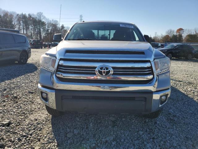 5TFUW5F1XHX675919 - 2017 TOYOTA TUNDRA DOUBLE CAB SR/SR5 SILVER photo 5