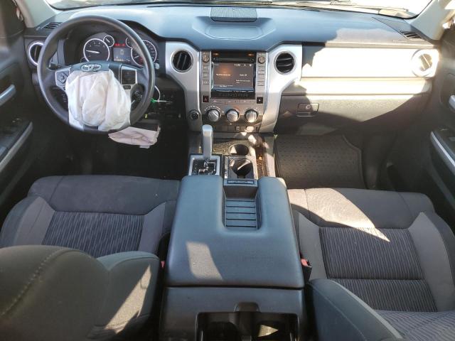 5TFUW5F1XHX675919 - 2017 TOYOTA TUNDRA DOUBLE CAB SR/SR5 SILVER photo 8