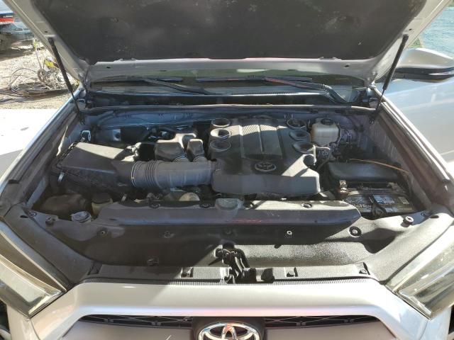 JTEBU5JR3J5535864 - 2018 TOYOTA 4RUNNER SR5/SR5 PREMIUM 银色 照片 12