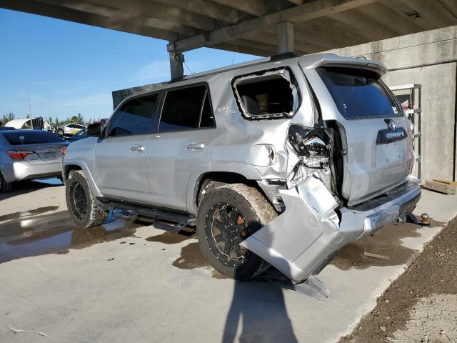 JTEBU5JR3J5535864 - 2018 TOYOTA 4RUNNER SR5/SR5 PREMIUM 银色 照片 2