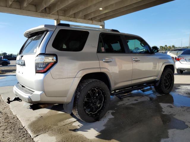 JTEBU5JR3J5535864 - 2018 TOYOTA 4RUNNER SR5/SR5 PREMIUM 银色 照片 3