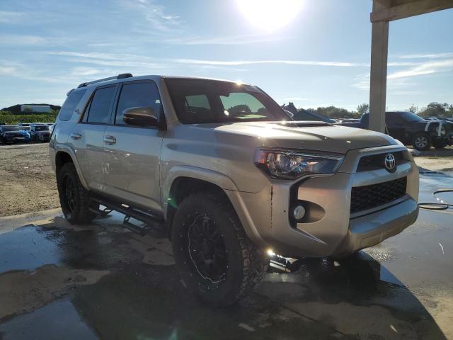 JTEBU5JR3J5535864 - 2018 TOYOTA 4RUNNER SR5/SR5 PREMIUM 银色 照片 4