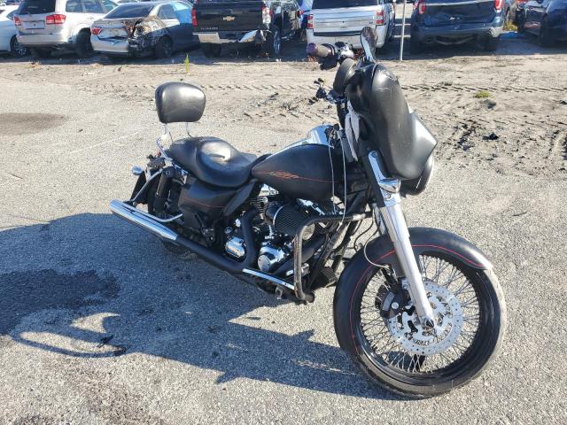 2011 HARLEY-DAVIDSON FLHX, 