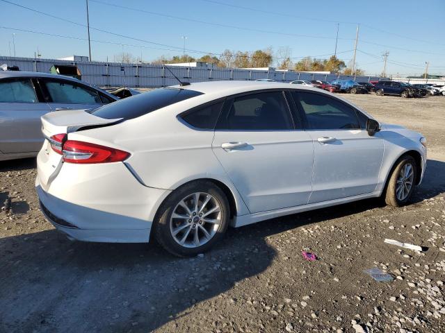 3FA6P0H75HR113029 - 2017 FORD FUSION SE WHITE photo 3