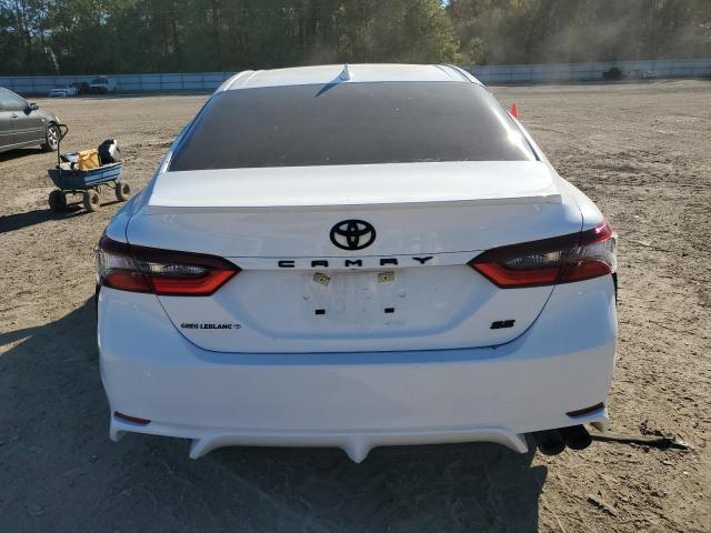 4T1T11AK7PU771330 - 2023 TOYOTA CAMRY SE NIGHT SHADE WHITE photo 6