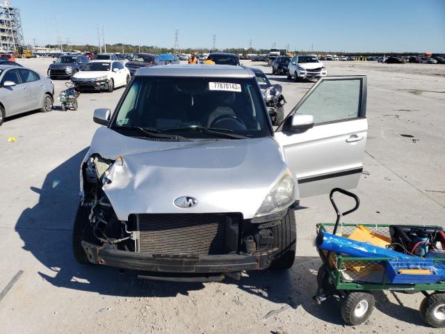 KNDJT2A62D7640203 - 2013 KIA SOUL + SILVER photo 5