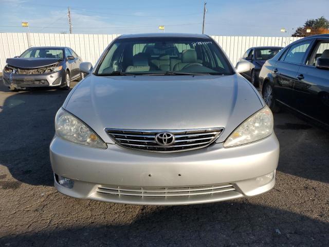 4T1BE30K05U409625 - 2005 TOYOTA CAMRY LE SILVER photo 5