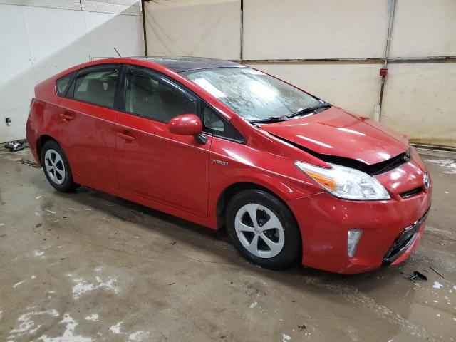 JTDKN3DU9F0462008 - 2015 TOYOTA PRIUS RED photo 4