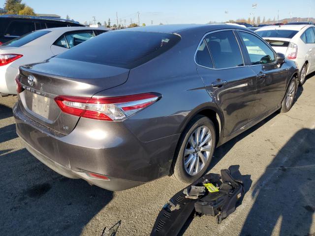 4T1B11HK9JU507471 - 2018 TOYOTA CAMRY L SILVER photo 3