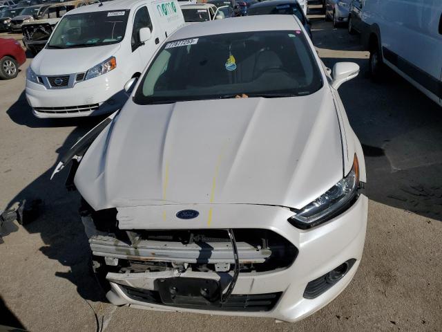 3FA6P0HD9GR124538 - 2016 FORD FUSION SE WHITE photo 5