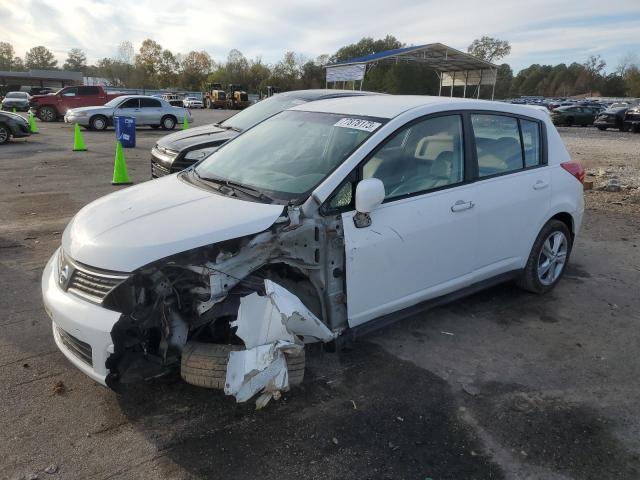 3N1BC13E88L439932 - 2008 NISSAN VERSA S WHITE photo 1