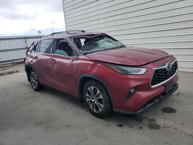 5TDHZRAH8NS135328 - 2022 TOYOTA HIGHLANDER XLE RED photo 4