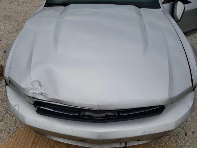 1ZVBP8AM0C5232137 - 2012 FORD MUSTANG SILVER photo 11