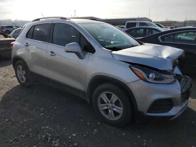 KL7CJLSB3JB635307 - 2018 CHEVROLET TRAX 1LT SILVER photo 4