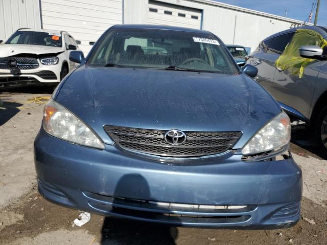 4T1BE32K82U609211 - 2002 TOYOTA CAMRY LE BLUE photo 5