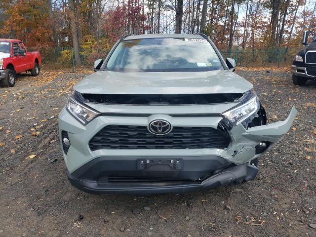 2T3P1RFV0MW202065 - 2021 TOYOTA RAV4 XLE GRAY photo 5