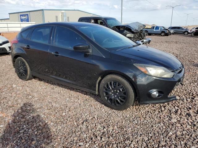 1FAHP3K21CL393871 - 2012 FORD FOCUS SE BLACK photo 4