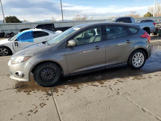 1FAHP3K29CL123237 - 2012 FORD FOCUS SE GRAY photo 1