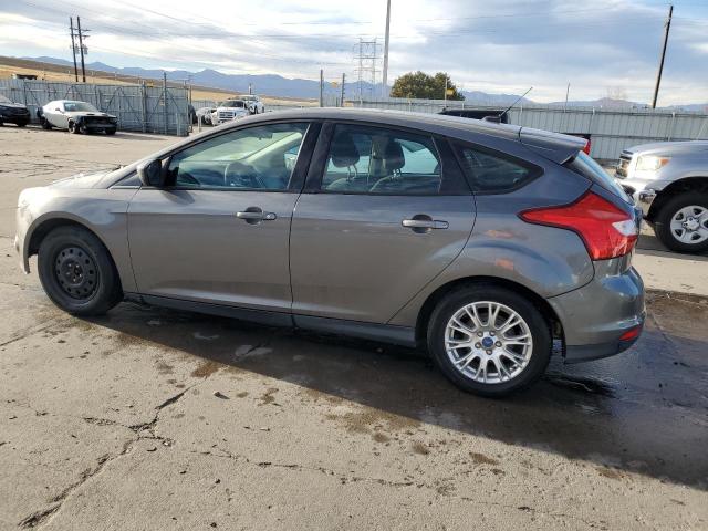 1FAHP3K29CL123237 - 2012 FORD FOCUS SE GRAY photo 2