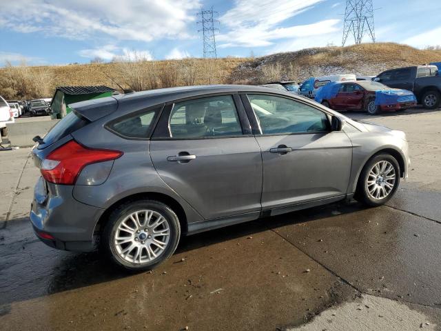 1FAHP3K29CL123237 - 2012 FORD FOCUS SE GRAY photo 3