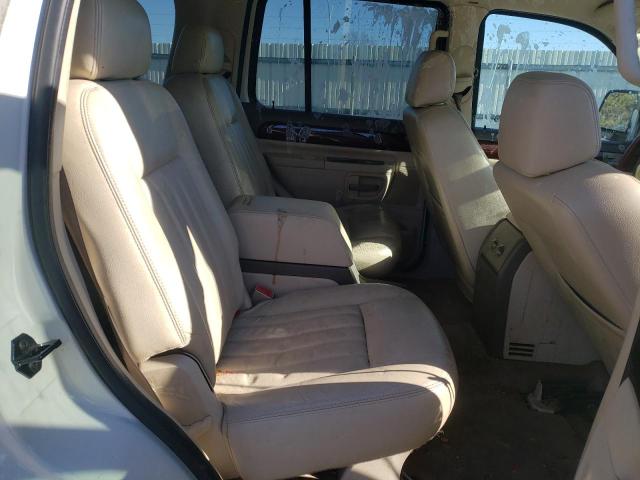 5LMEU88H24ZJ33095 - 2004 LINCOLN AVIATOR WHITE photo 11